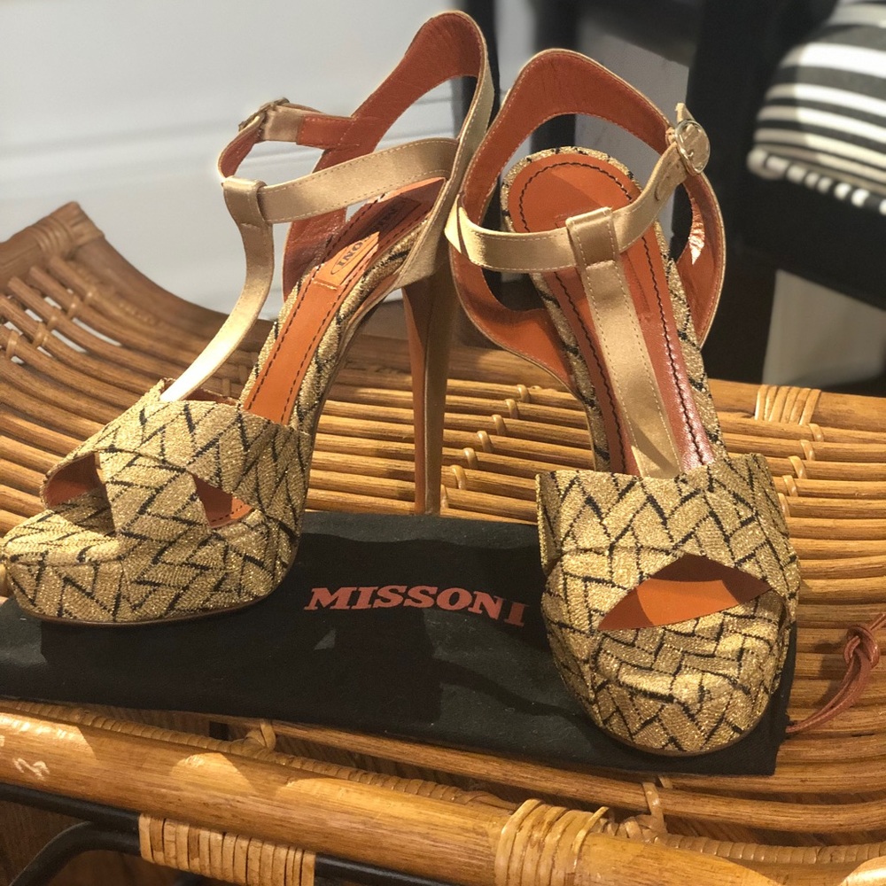 Never worn Missoni Designer chevron heels